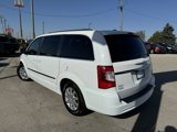 Used 2016 Chrysler Town & Country Touring image 5