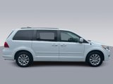 Used 2014 Volkswagen Routan SE image 2