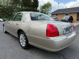 Used 2010 Lincoln Town Car Signature Limited image 5