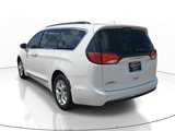Used 2017 Chrysler Pacifica Touring-L image 5