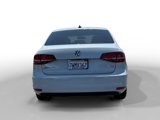 Used 2017 Volkswagen Jetta SE image 4