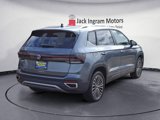 Used 2025 Volkswagen Taos SE w/ Panoramic Sunroof Package image 5