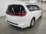 Used 2022 Chrysler Pacifica Touring-L image 4