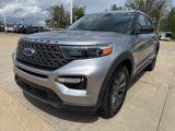 Used 2022 Ford Explorer XLT w/ Equipment Group 202A image 3