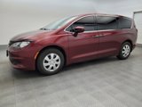 Used 2021 Chrysler Voyager L image 2