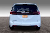 Used 2023 Chrysler Pacifica Touring-L image 4