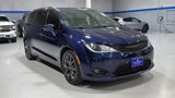 Used 2020 Chrysler Pacifica Touring-L Plus w/ Advanced Safetytec Group image 2