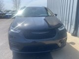 Used 2021 Chrysler Pacifica Limited w/ Uconnect Theater Family Group image 2