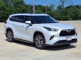 Used 2022 Toyota Highlander XLE image 3
