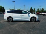 Certified 2022 Chrysler Pacifica Touring-L w/ Uconnect Theater Family Group image 2
