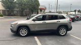 Used 2016 Jeep Cherokee Sport image 3