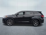 Used 2017 Toyota Highlander LE image 6