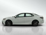 Used 2023 Toyota Camry SE image 2
