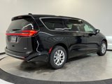 New 2025 Chrysler Pacifica Select image 3