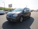 Used 2016 Chrysler Town & Country Touring-L image 4