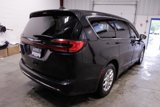 Used 2023 Chrysler Pacifica Touring-L image 5