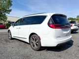 Used 2021 Chrysler Pacifica Pinnacle image 2