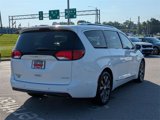 Used 2017 Chrysler Pacifica Limited image 3