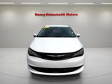 Used 2022 Chrysler Voyager LX image 2
