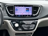 Used 2022 Chrysler Pacifica Touring-L image 4