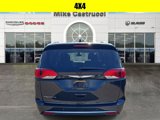Used 2020 Chrysler Pacifica Touring-L image 5