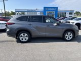 Used 2021 Toyota Highlander LE image 5