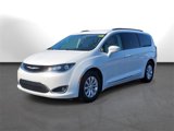 Used 2017 Chrysler Pacifica Touring-L image 4