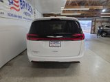 New 2025 Chrysler Pacifica Select image 4