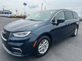 Used 2023 Chrysler Pacifica Touring-L image 4