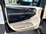 Used 2013 Chrysler Town & Country Touring image 4