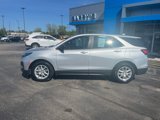 Used 2022 Chevrolet Equinox LS image 2
