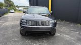 Used 2021 Jeep Grand Cherokee Laredo image 2