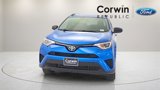 Used 2018 Toyota RAV4 LE image 2