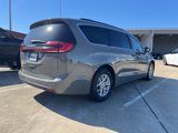 Used 2022 Chrysler Pacifica Touring-L image 4