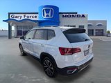 Used 2024 Volkswagen Taos SE image 3