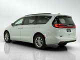 Used 2022 Chrysler Pacifica Touring image 3