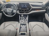 Used 2022 Toyota Highlander XLE image 2