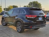 Used 2019 Toyota Highlander XLE image 3
