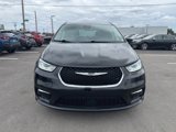 Used 2023 Chrysler Pacifica Touring-L image 2