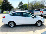 Used 2016 Ford Fiesta SE image 2