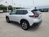 Used 2021 Nissan Rogue SV image 2