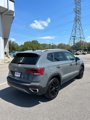 Used 2022 Volkswagen Taos SE w/ Panoramic Sunroof Package image 3