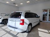 Used 2016 Chrysler Town & Country Touring image 3