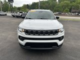 Used 2024 Jeep Compass Latitude image 3