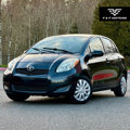Used 2011 Toyota Yaris 4-Door Hatchback image 5
