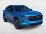 Used 2025 Chevrolet Trax RS w/ Sunroof Package image 3