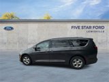 Used 2017 Chrysler Pacifica Touring-L Plus image 5