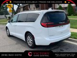 Used 2022 Chrysler Pacifica Touring-L image 6