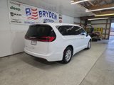 New 2025 Chrysler Pacifica Select image 3