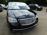 Used 2015 Chrysler Town & Country Touring image 2